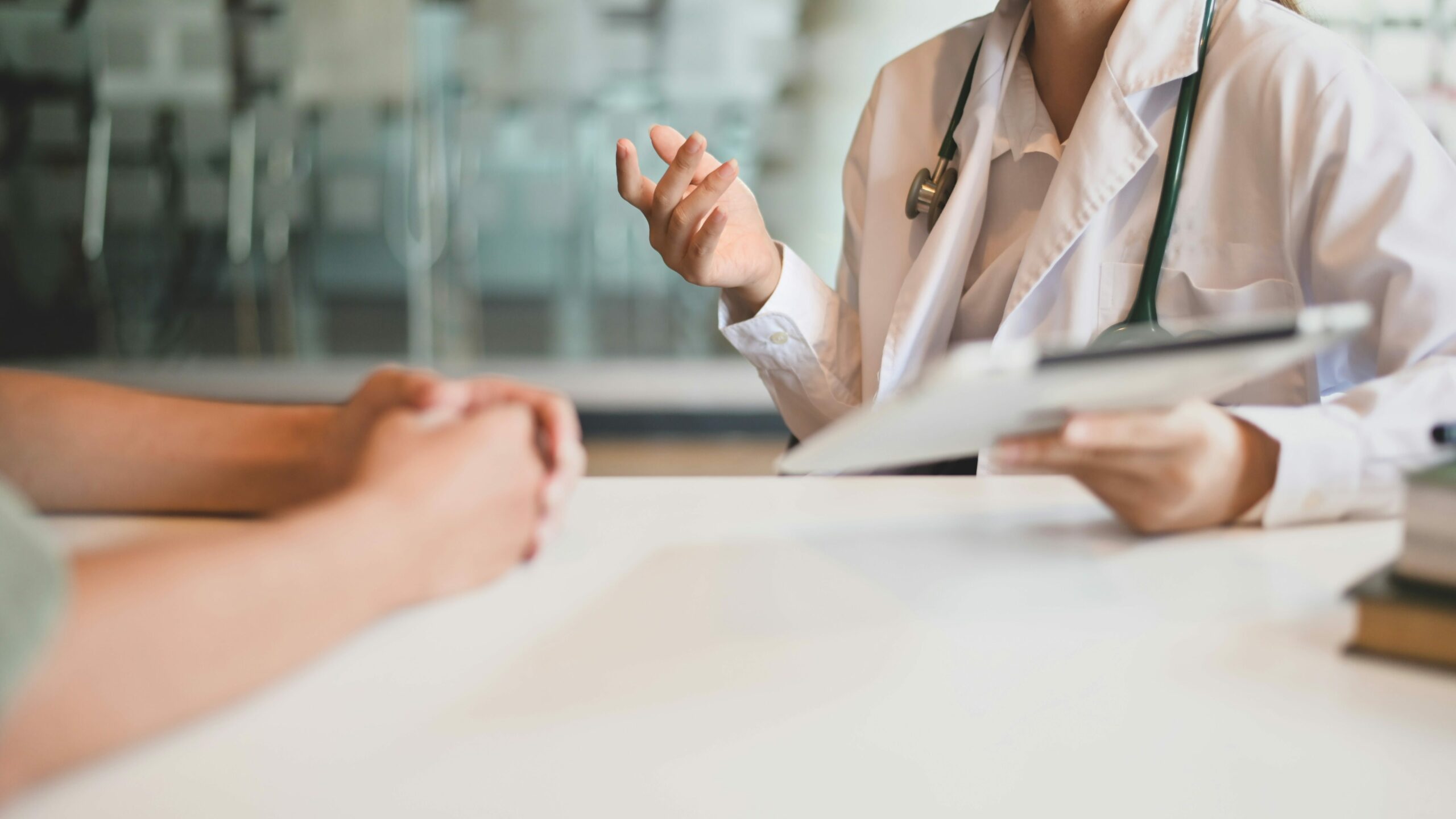 Consultation avec un rythmologue pour évaluer les symptômes du syndrome du QT long et discuter du traitement adapté – obtenir des réponses précises
